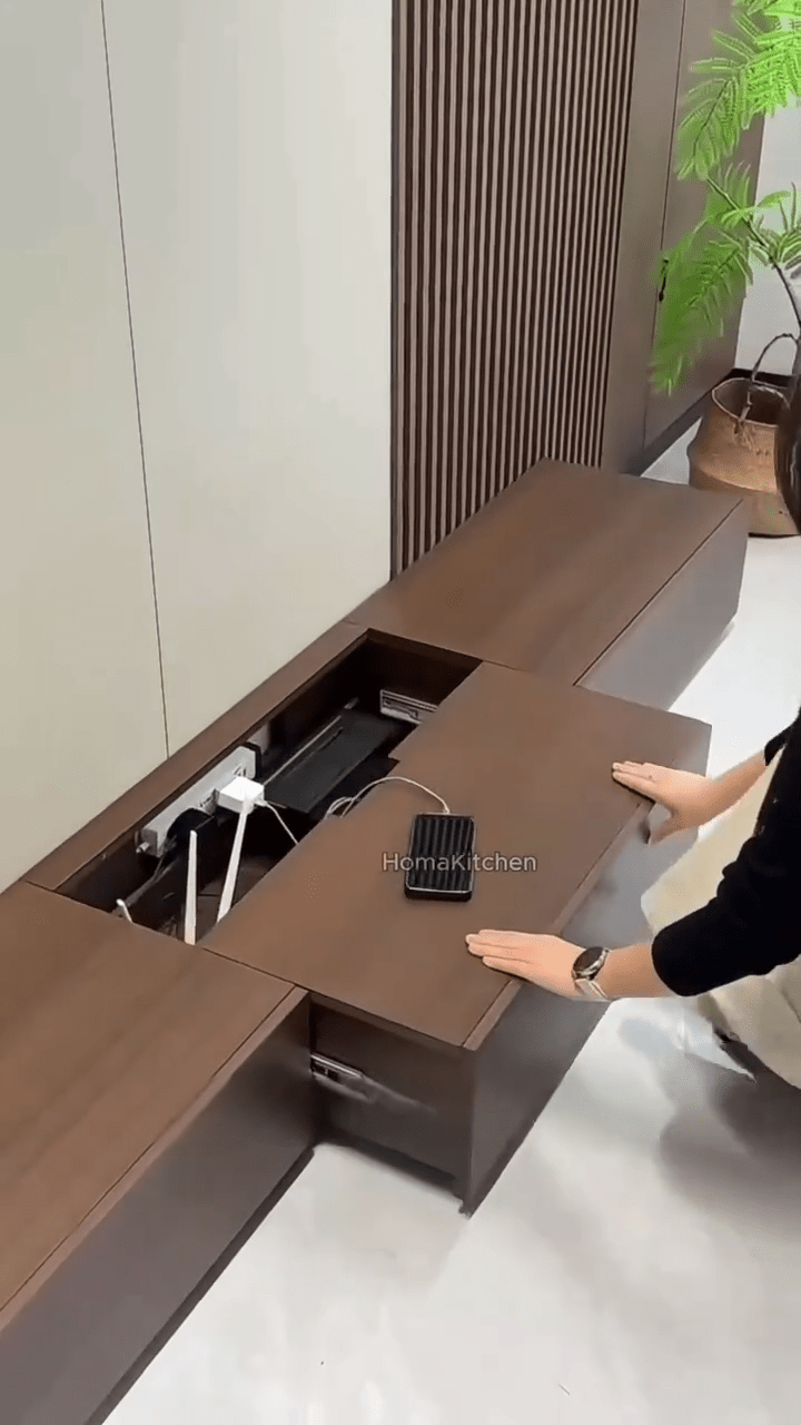 Smart TV Console with Hidden Cable Management Compartment | خزانة تلفزيون ذكية مع حجرة إدارة كابلات مخفية - M&M