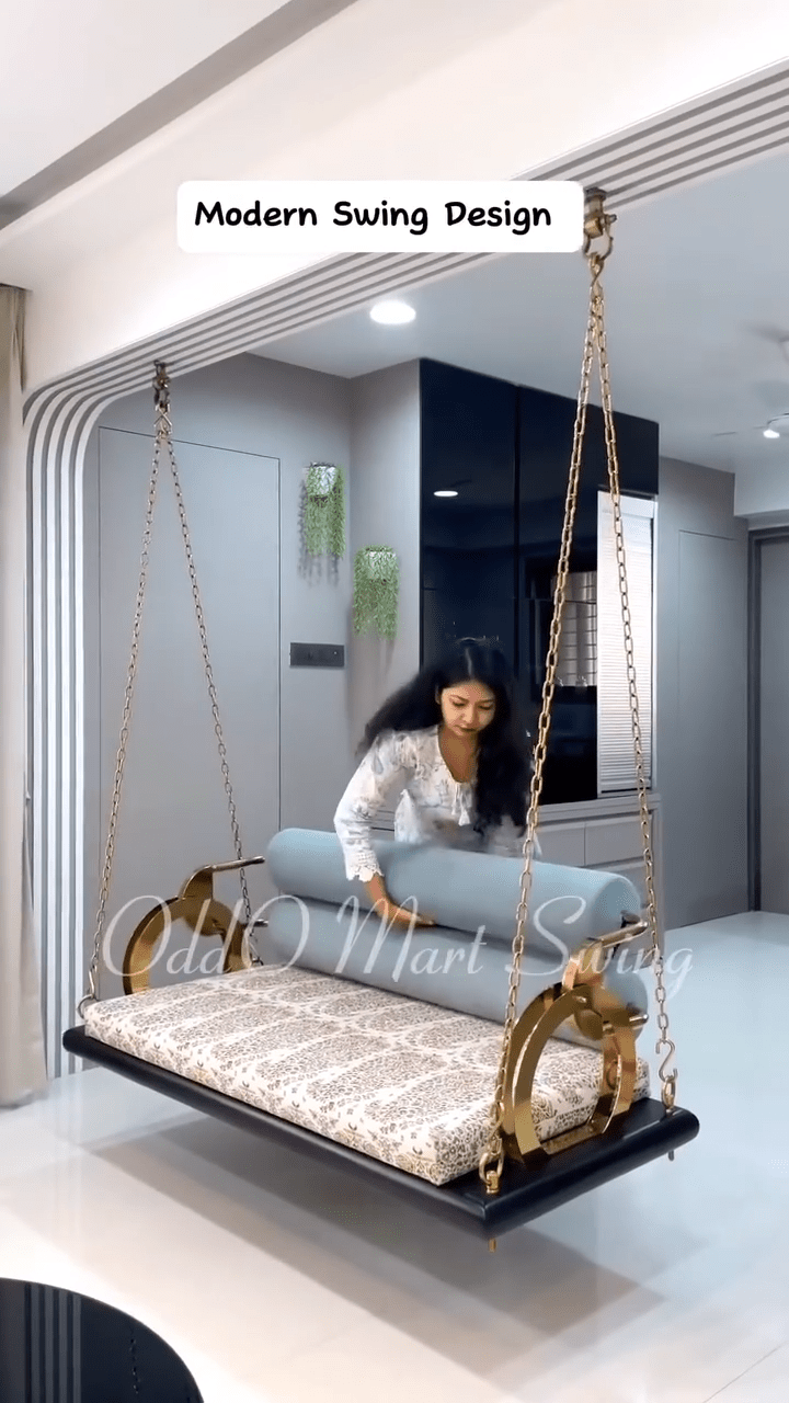 Luxury Indoor Ceiling Swing Sofa with Gold Chains | أرجوحة سقفية داخلية فاخرة بسلاسل ذهبية - M&M
