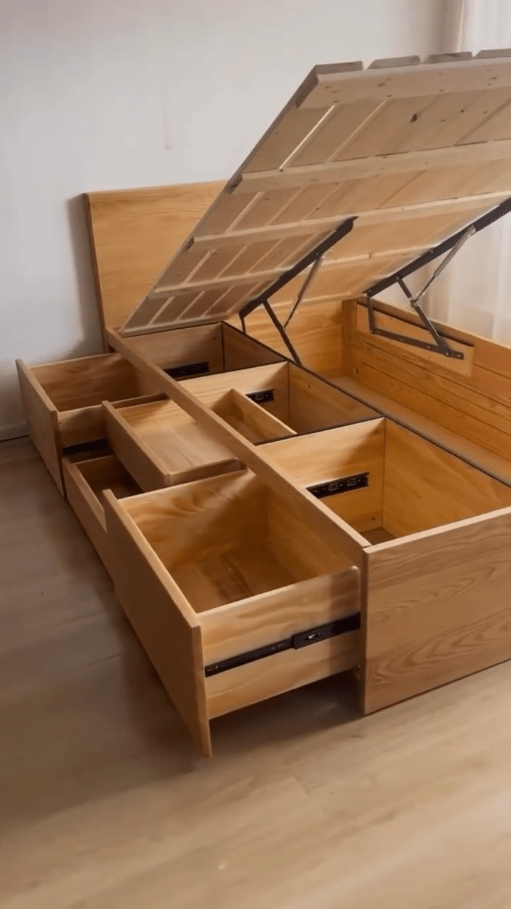 Solid Wood Storage Bed with Hydraulic Lift Base & Pull - Out Drawers | سرير خشبي صلب مع قاعدة هيدروليكية وأدراج سحب - M&M