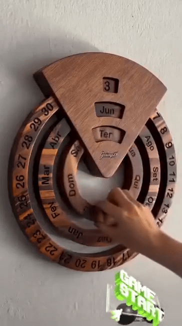 Handcrafted Wooden Perpetual Calendar Wall Decor | تقويم خشبي دائم مصنوع يدوياً - M&M